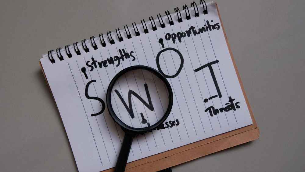 Faire une analyse SWOT pour identifier vos avantages concurrentiels